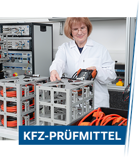 Messtechnikerin in einem Prüflabor bei der Kalibrierung von HU-Adaptern
