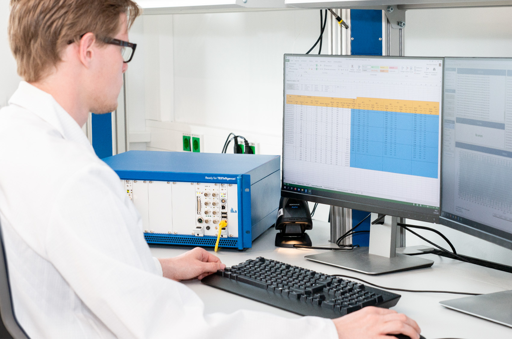We offer a alibration service for voltage and charge measurement devices.